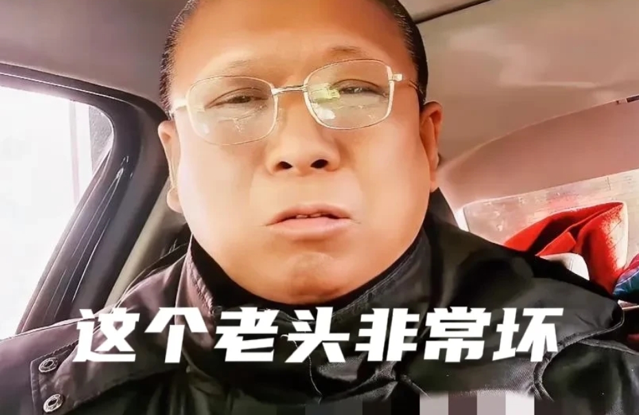 抹黑云朵的网民，我现在一个一个的点名，那些抹黑云朵的网民，正直的网民的眼睛是雪亮