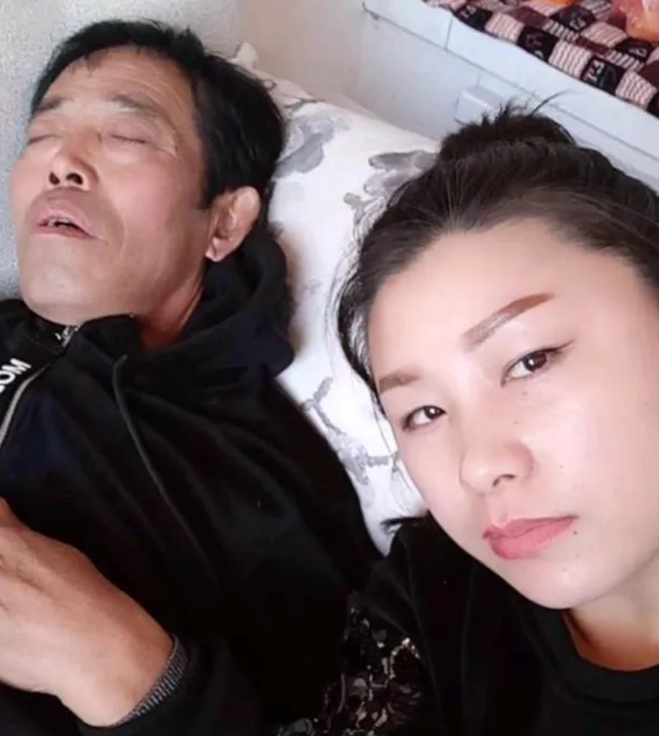 辽宁大连，女子和情人在自家发生关系后，赤裸的情人称太累想休息下，却一睡不醒，一命