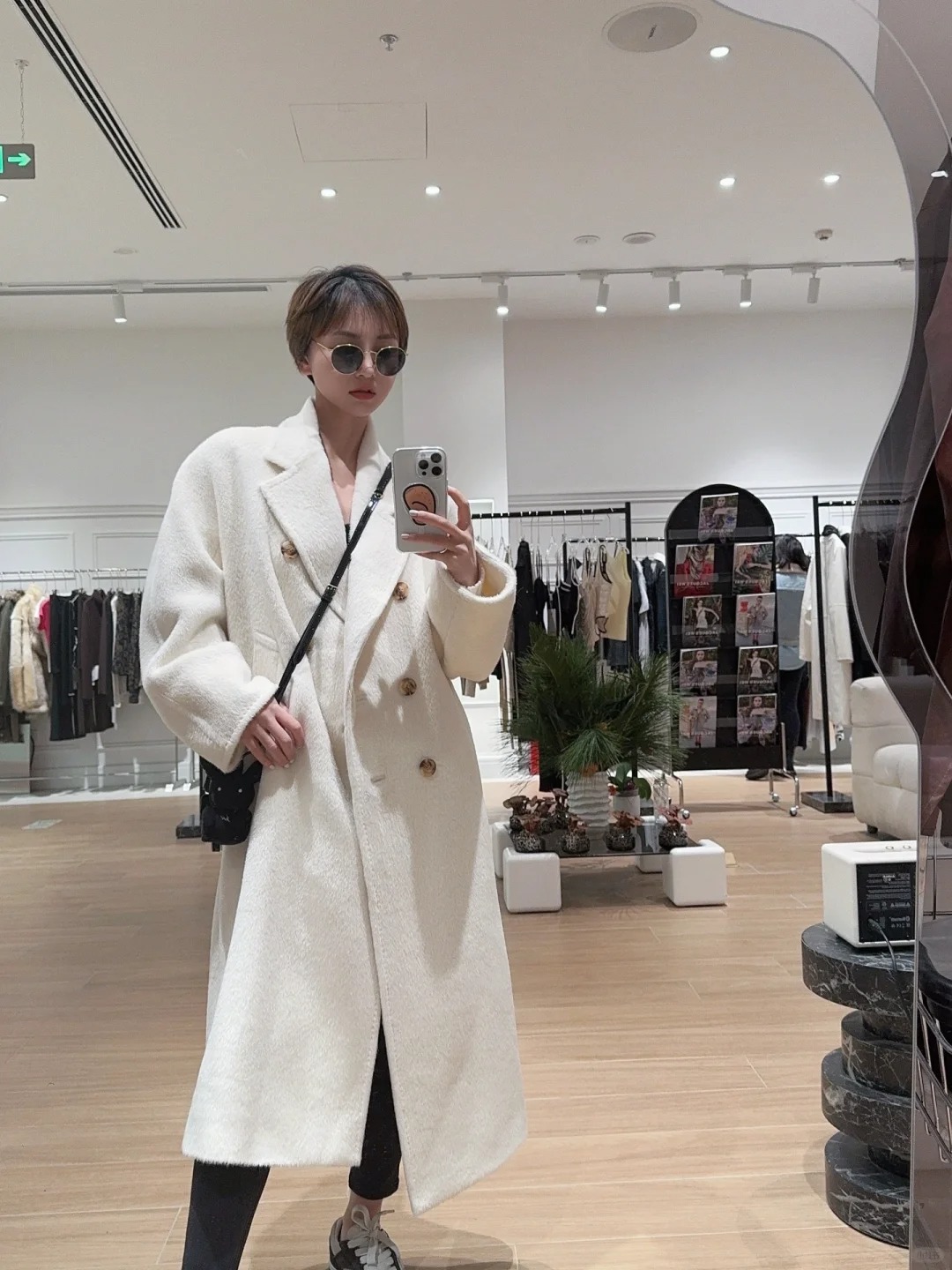 给自己补点货…你们觉得哪套好看？
小众品牌春夏这一季我喜欢的还蛮多的…
试试…
