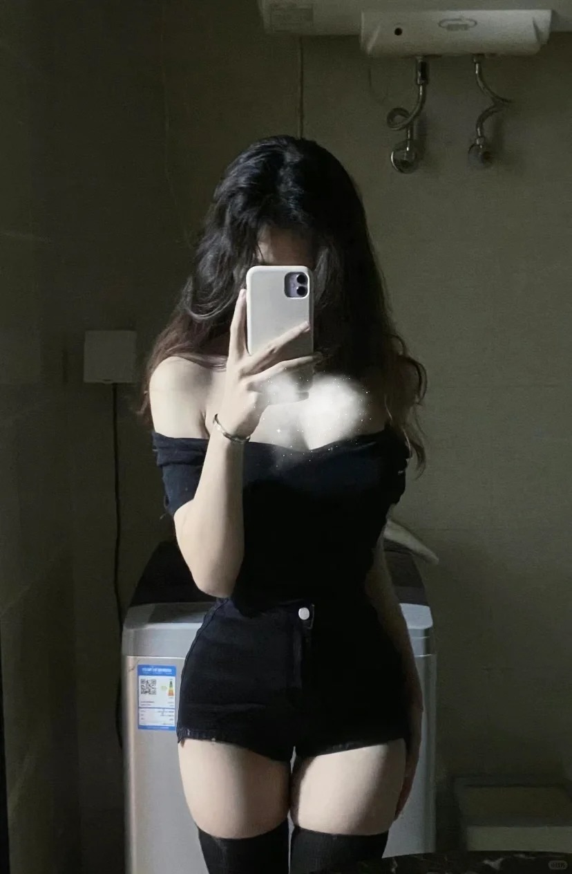 整点朋友圈吃不了的细糠
#穿衣自由 #包臀裙yyds #包臀裙 #女大学生
还是