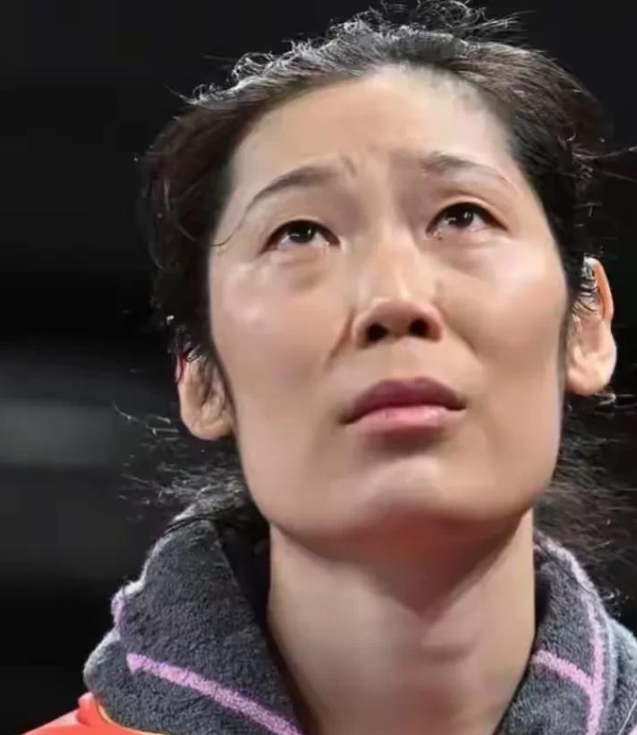 值得深思！为什么朱婷在国外能够爆发而一回国就平凡了，我想以下三点是关键：
1. 