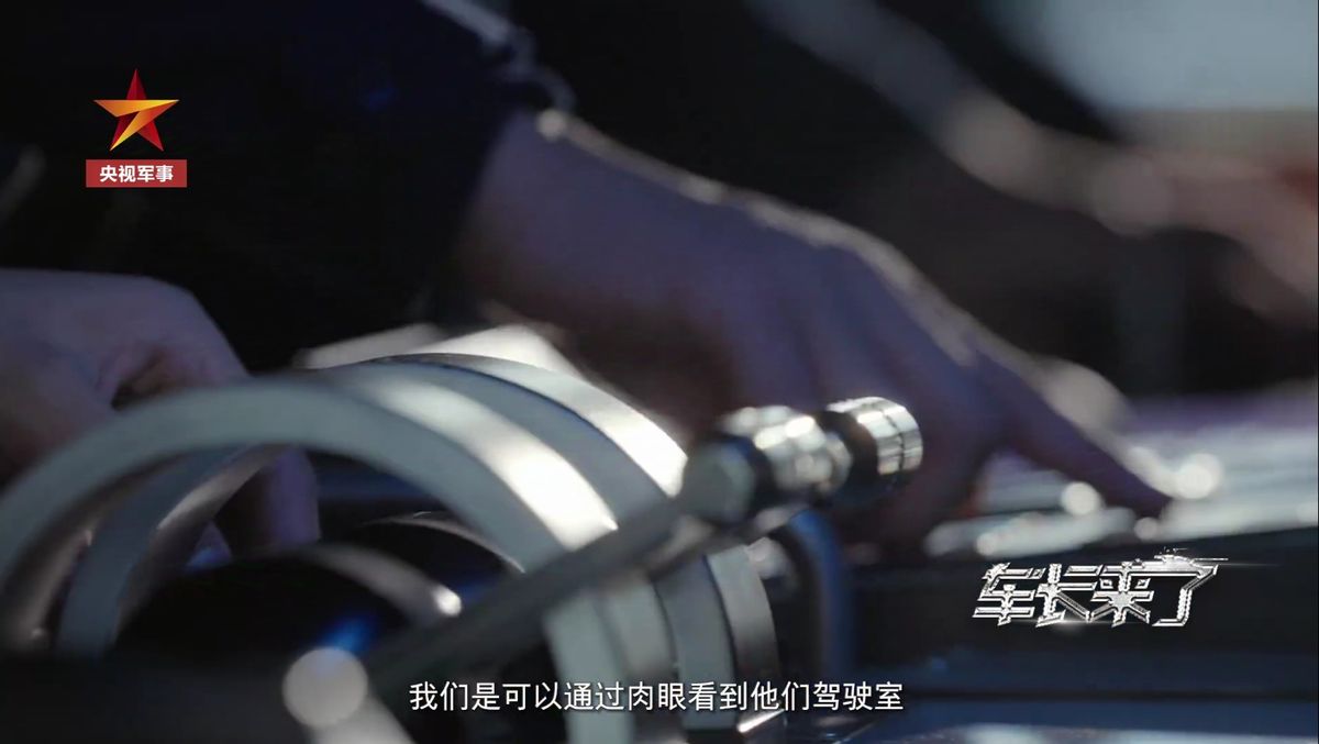 外舰挑衅055大驱，解放军寸步不让，肉眼能见到对方驾驶室

10月22日，央视军