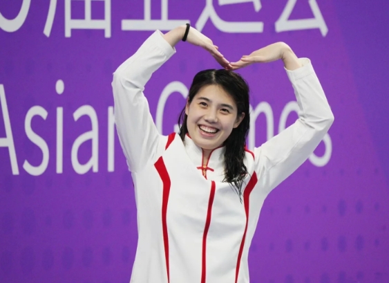 巴黎奥运会游泳女子200米蝶泳决赛上，咱们中国的张雨霏，真的是拿出了吃奶的劲儿，