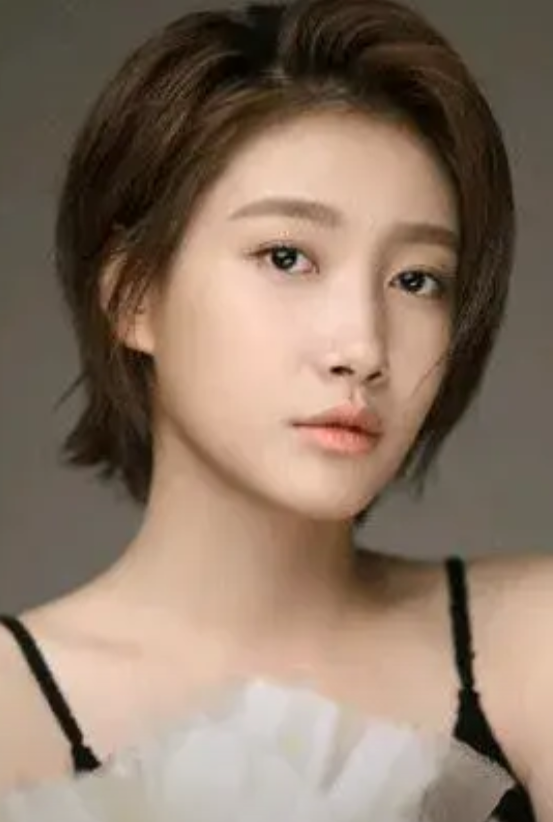 啜妮和热依扎，单纯的从颜值来说，大家更喜欢哪个？
反正她俩同时出现的话我的视线肯