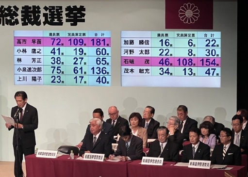 两个右冀的对决，高市早苗吃了多少深圳日籍学生的反华人血馒头也白搭，日本怎么会让一