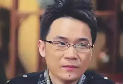 你知道吗？蔡明背后还藏着一个宝藏男孩，他就是蔡明的儿子丁丁。丁丁可太低调了，隐瞒