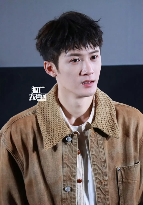檀健次怎么逆生长啊？
今天这状态也太水灵太有少年感了，明明34岁了，看起来像个大