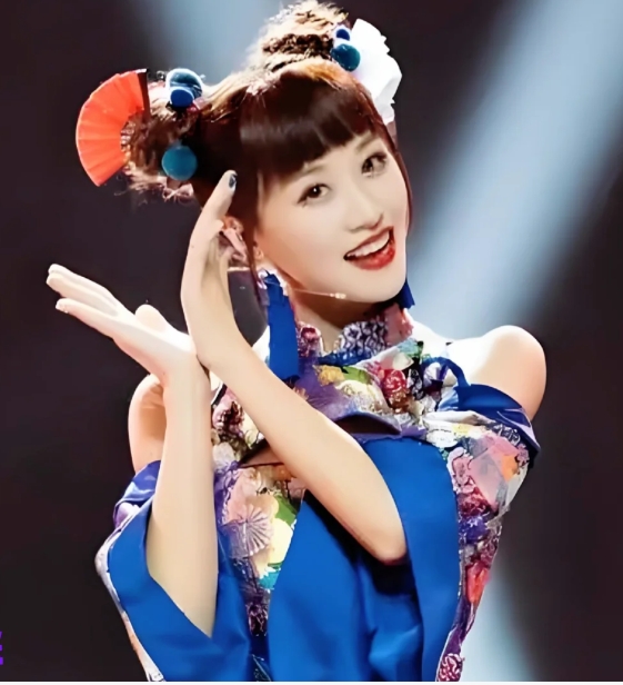 蓝盈莹二年级舞蹈挑战，展现无限可能！