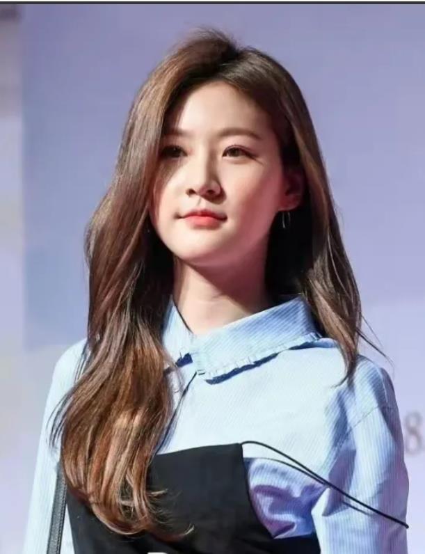 韩国25岁美女演员金赛纶在家中去世，3个细节，让人哽咽落泪：
1、2022年5月