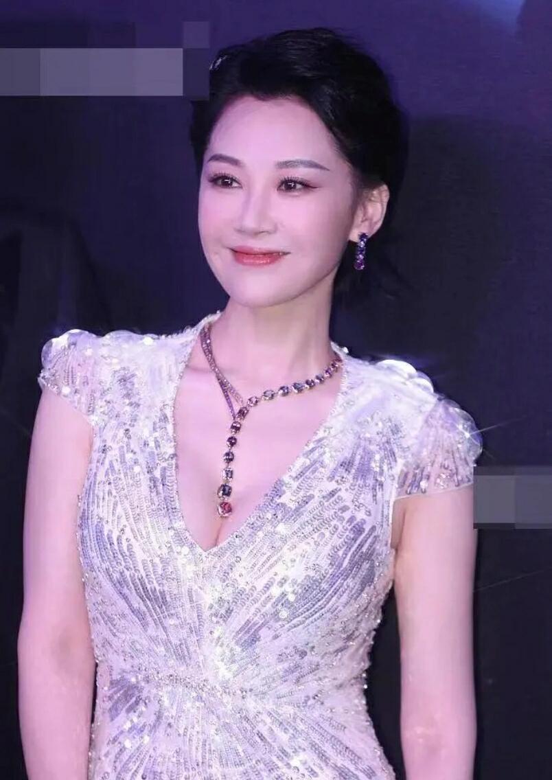许晴，一位备受尊敬和喜爱的中国内地女演员