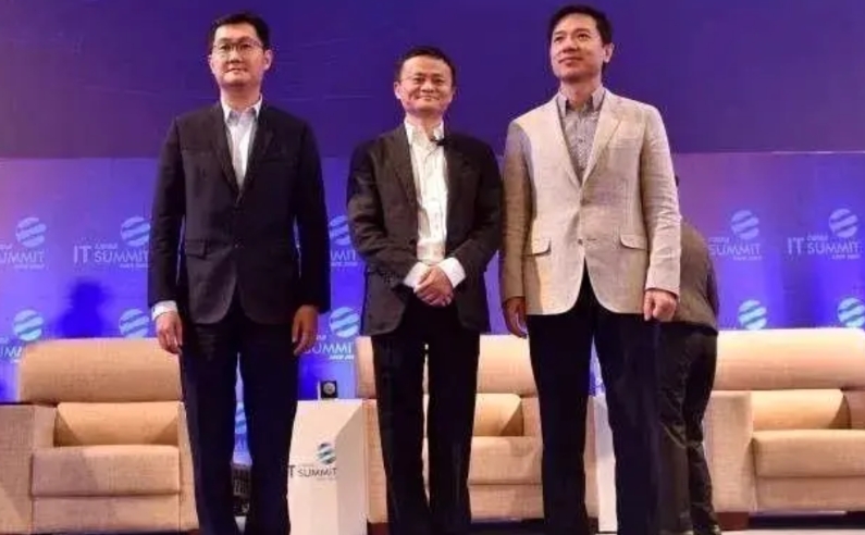 当年互联网的三巨头，就数李彦宏这些年混的最惨了。

2011年，李彦宏以94亿美