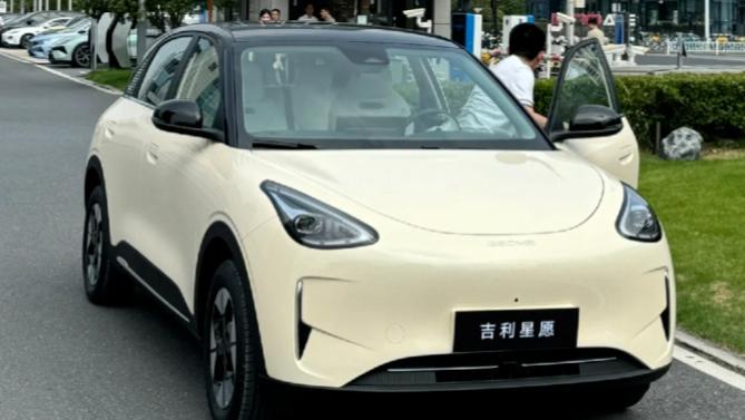 吉利最新A级轿车才6.98万，410km续航、21分钟快充