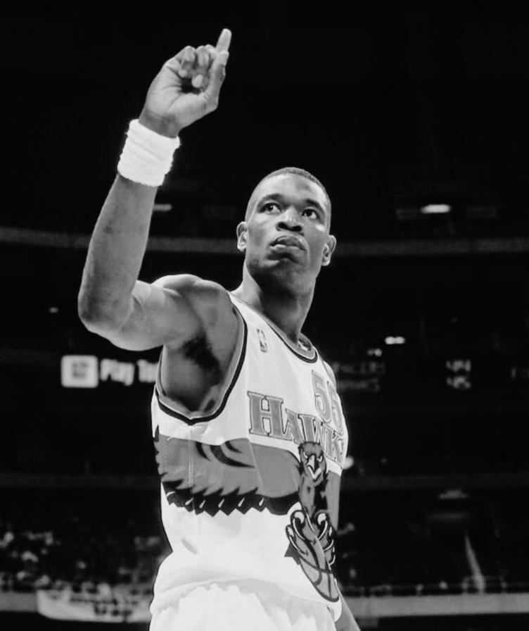 北京时间9月30日，NBA传奇球星穆托姆博因脑癌去世。大叔不只是球场上的楷模，更