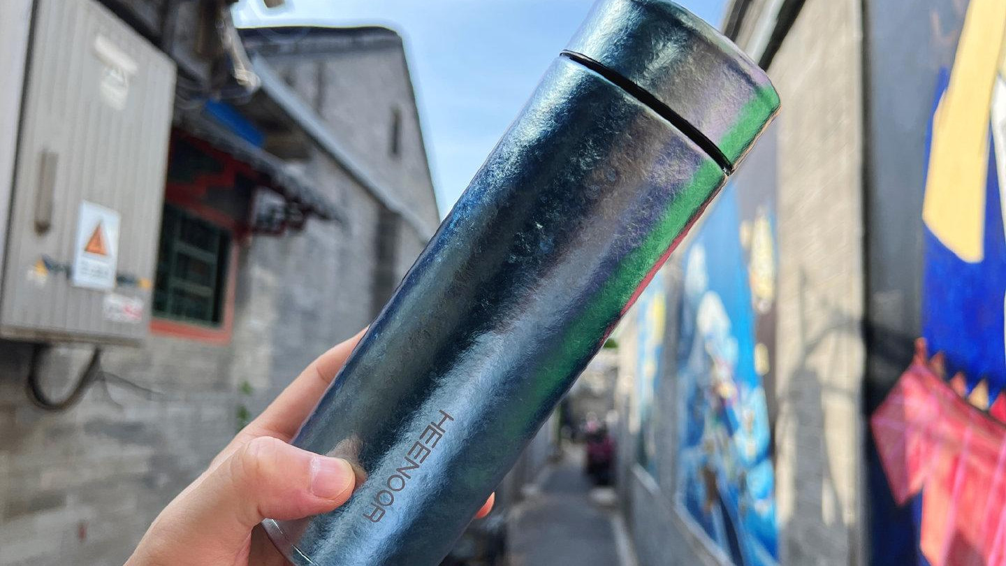 结婚纪念日，礼物送什么？老北京胡同，送希诺纯钛保温杯