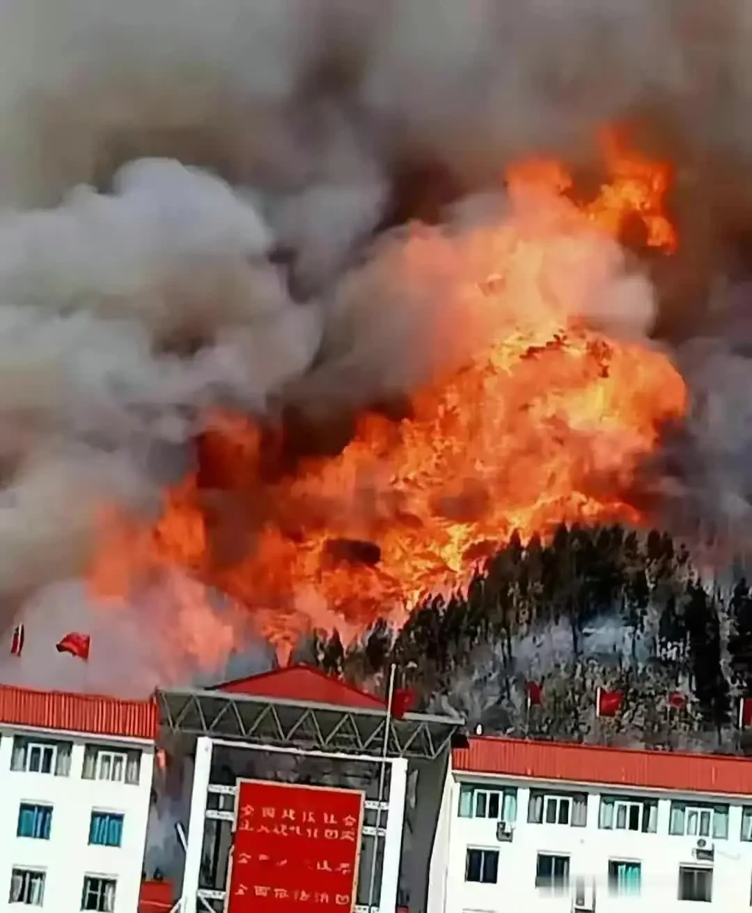 发现一个有意思的现象，贵州山火烧了几天，官媒沉着、冷静、机智、默不作声，扑灭后及