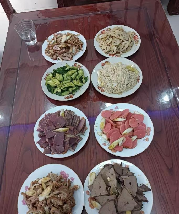 晚餐只有冷菜，没有热菜~~~怎么回事？