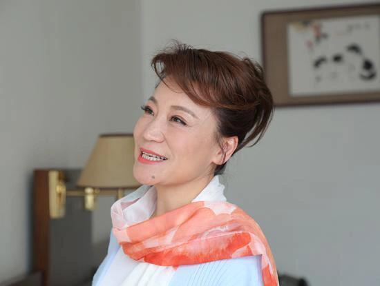 小香玉的人生起伏：爱情、事业与挑战