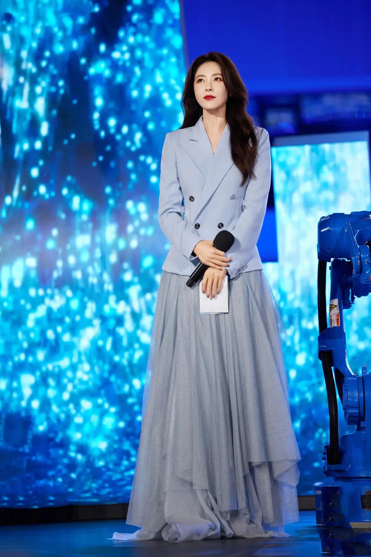 曾黎，一个美丽与才华并存的女神