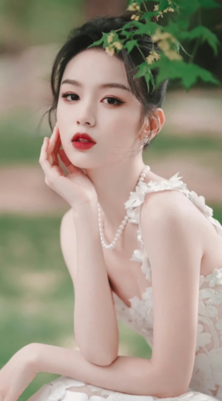 周也——清纯秀丽