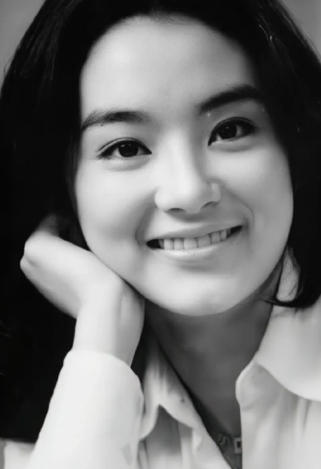 看了林青霞的无修生图才知道，上个世纪的美女内卷有多严重。
但林青霞能够被称为“东