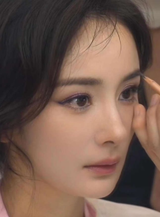 杨幂的眼睛越来越像狐狸了!