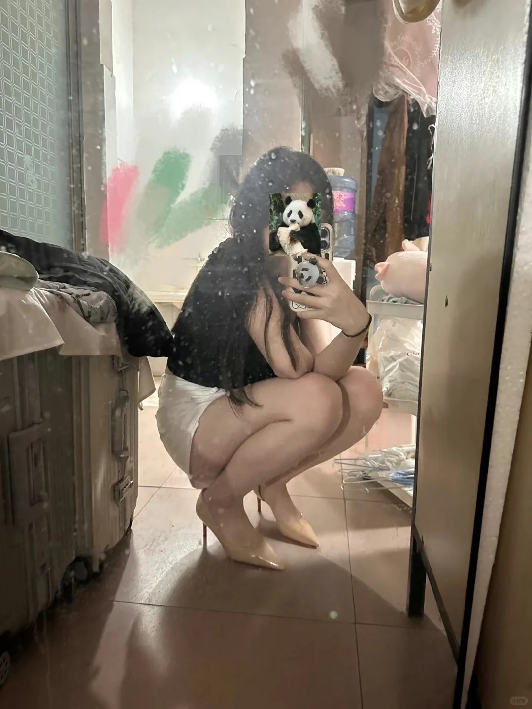 蹲下拍照还挺显瘦