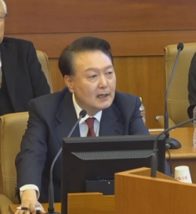 尹锡悦出席弹劾案第四次庭审，当面质问以证人出庭的前防长金龙显！
就在前天，韩国总