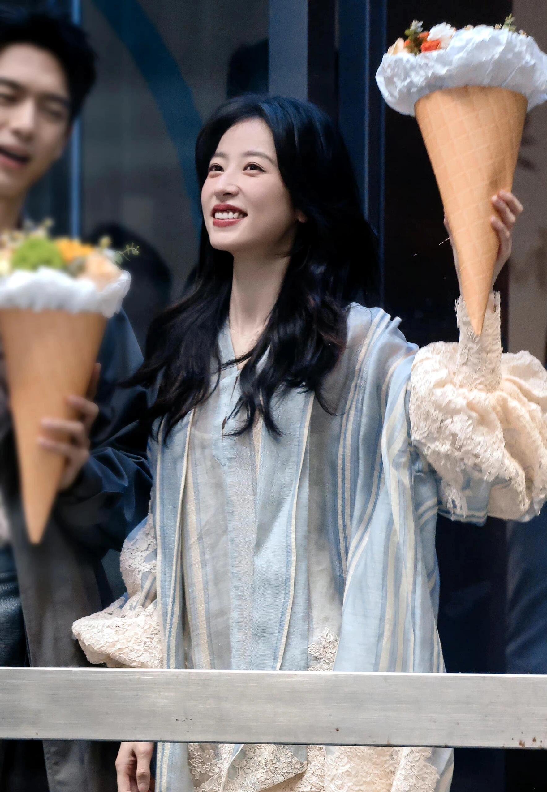 周雨彤真的好斩女