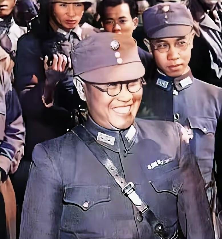 1948年6月，国民党上将卫立煌叫来廖耀湘说：“蒋总统想要把沈阳的精锐部队撤走，