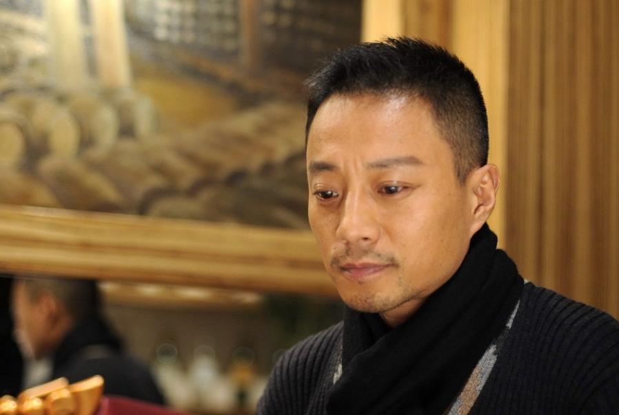 一次，张涵予在古董街看中了一张罗汉床，花了20万将其买回，马未都得知后，告诉张涵