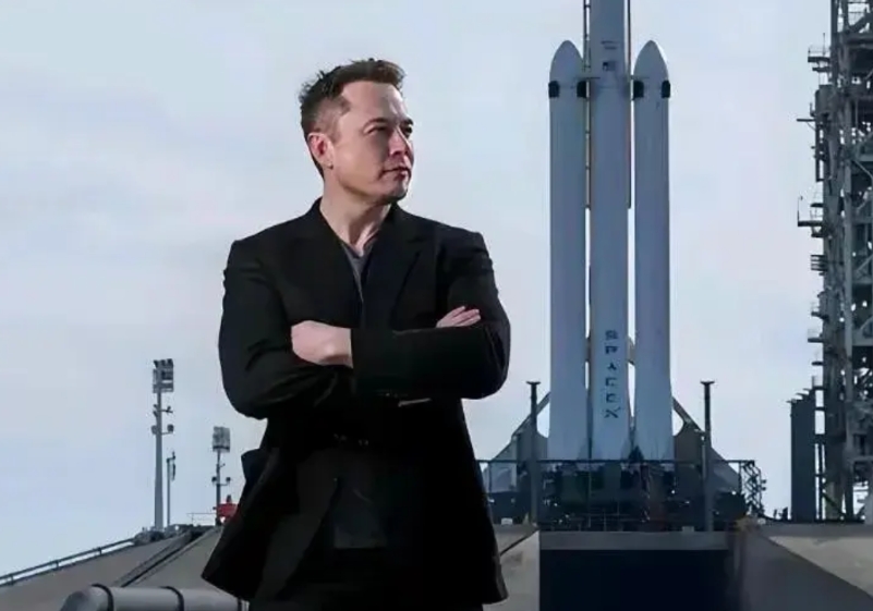 一个首富马斯克站出来了，一个首富比尔盖茨塌方了！近两天，马斯克关闭了美国国际开发