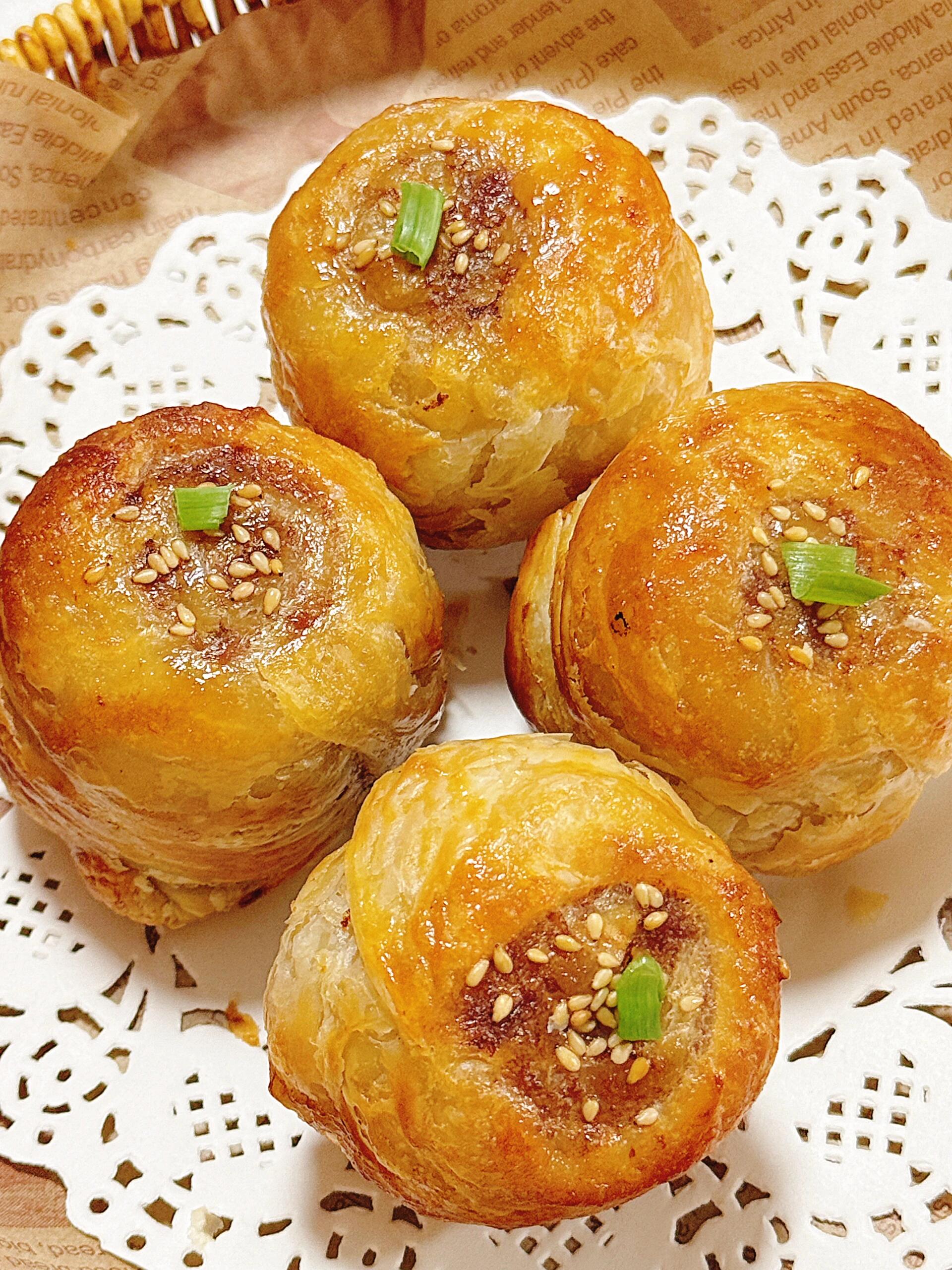 不用揉面的猪肉酥饼，好吃疯了
不用揉面，用手抓饼就能做的猪肉酥饼，外皮是那种很薄