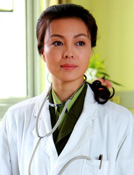 演员荣蓉：舞台与人生的璀璨光芒