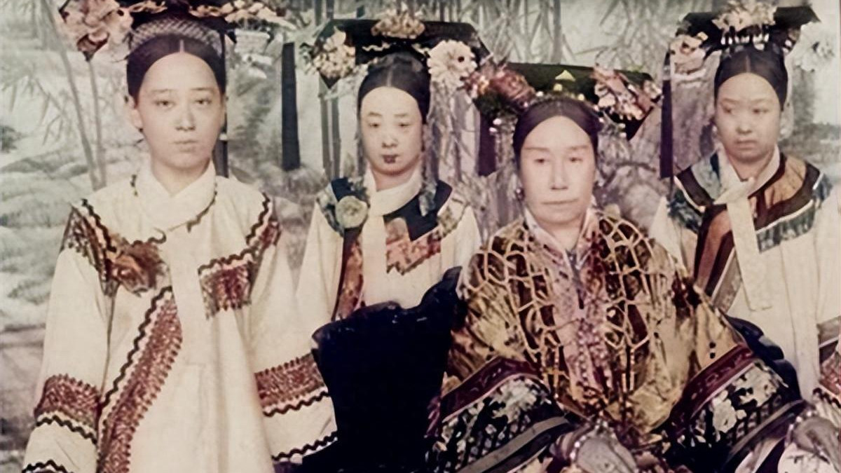 清朝第一美人究竟有多美？黑白照都难掩其姿色，却被慈禧操控一生