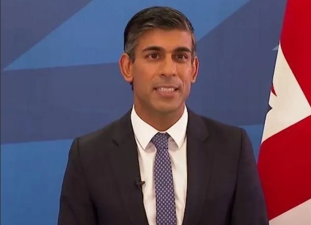 这是英国在8年中，第6位不能完成任期的首相。

究其原因，在英国脱欧之后，内政外