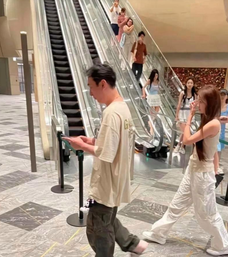 王校长大概率是不会再回国了！

该卖的都已经卖完了。

在公众视野中，王思聪的动