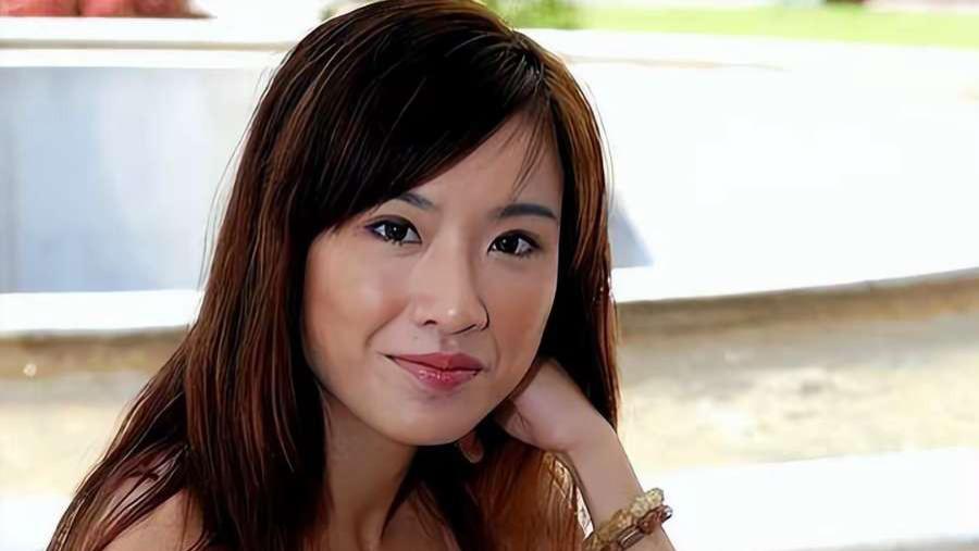 曾拍摄多部大尺度影片，她比许晴还性感，如今53岁依然美的像少女