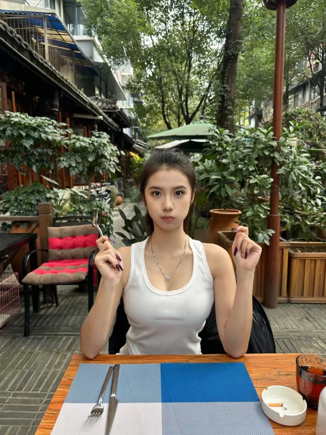 已经开始期待夏天了 ⁺₊𓅯₊⁺
夏风一吹，连发丝都感受到了开心😃，最近的天气