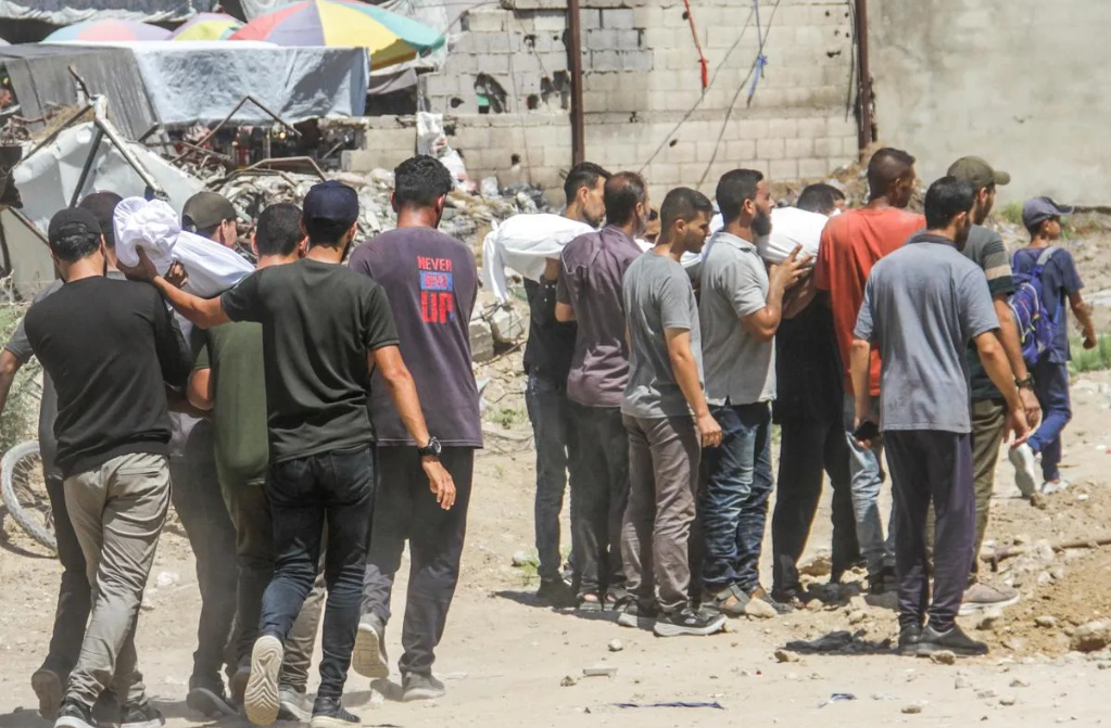 路透社13日援引多名伊朗政府高官的话报道称，伊朗是否会直接攻击以色列将取决于加沙