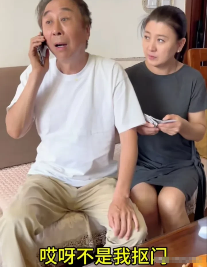 之前的曲艺协会主席是姜昆，总有人指责他打压这个那个。
现在的主席是冯巩，也有人批