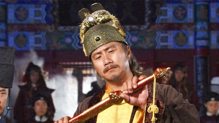 朱元璋亲手剥橘子给朱棣吃，事后皇后提醒朱棣：你爹要杀你，快跑