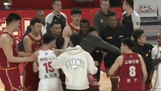 火药桶上的篮球夜：CBA最新对决引爆情感与争议