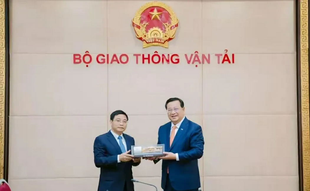 自从越南重启“南北高铁”的消息传出后，引发全球瞩目，各国铁路公司都欲瓜分这一“蛋