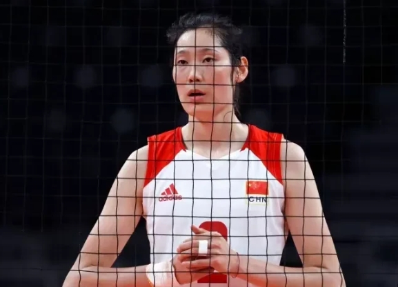随着中国女排无缘巴黎四强，100%离开国家队的是：

1.朱婷：虽然没有能达到巅
