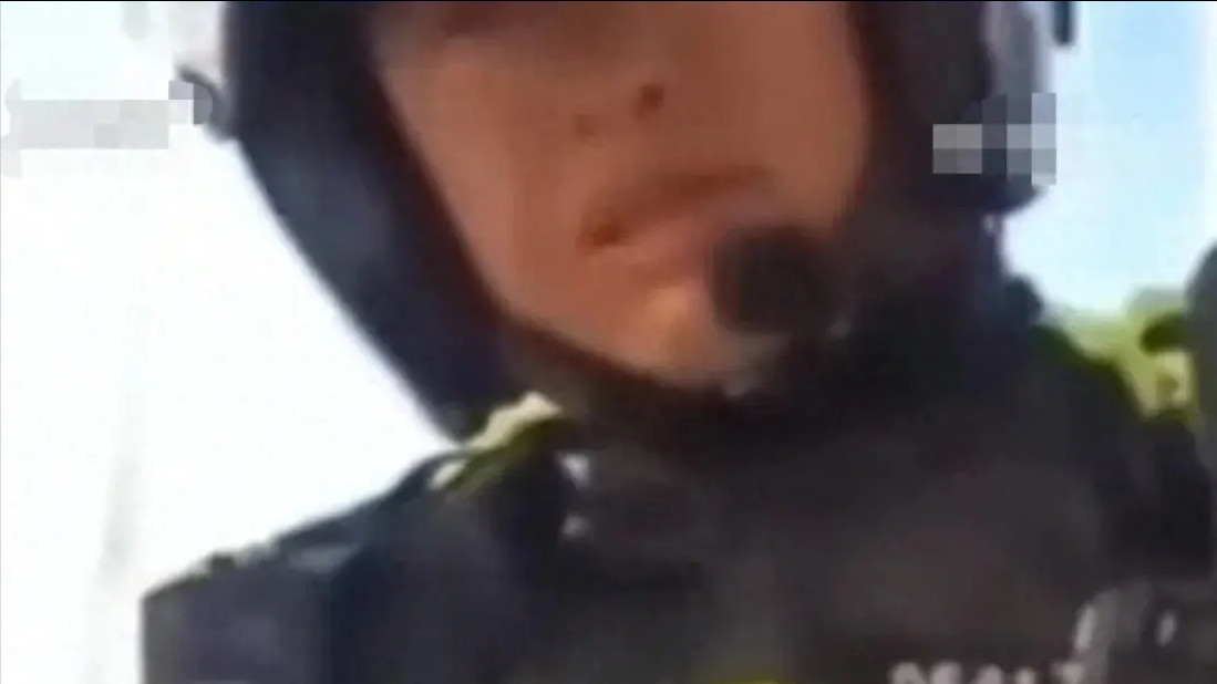 青岛女子抗拒交警执法，剧情反转：车被依法扣留！评论区炸了。