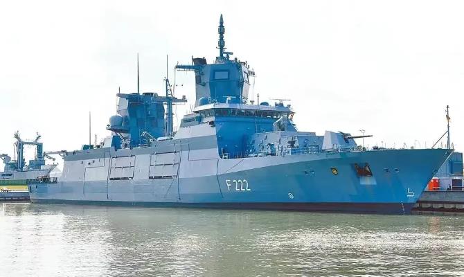 大伙听说没？德国那两艘海军的大铁船，根本不把咱的提醒当回事儿，非要往台湾海峡跑。