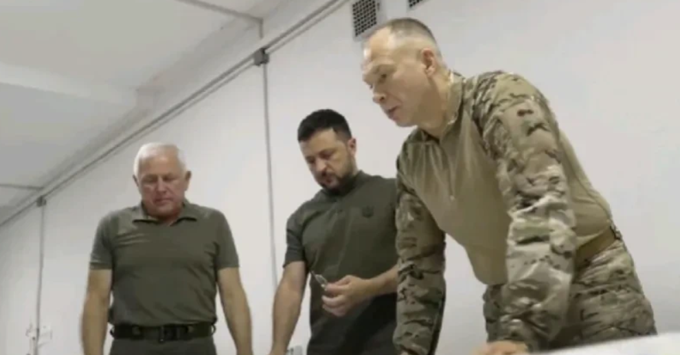 泽连斯基，视察前线！
根本不撤退！
泽连斯基总统周四宣布，他访问了与俄罗斯库尔斯