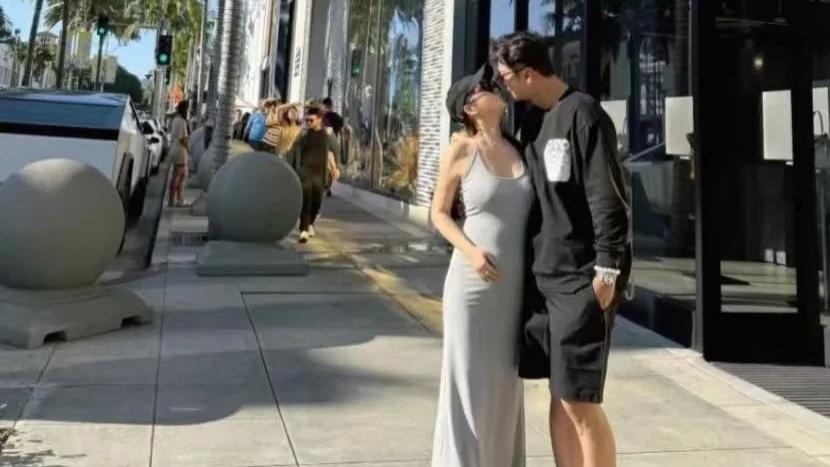 上围澎湃！高钧贤拍片记录老婆喂奶片段，意外曝光对方傲人身材