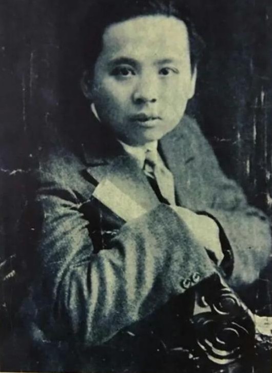 张恨水包办婚姻 妻子不幸一生

                        