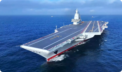 中国目前最受瞩目的三种军舰:
1，福建号航空母舰。
第一艘满载排水量超过8万吨的
